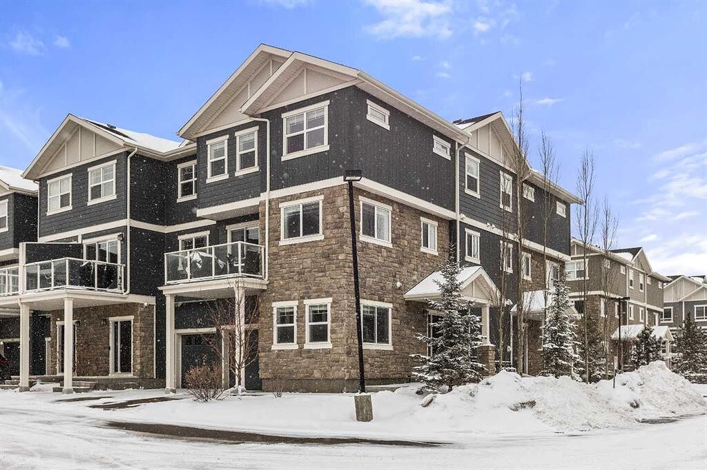 Calgary 3 + Den bedrooms Townhouse for rent. Property photo: 737070-1