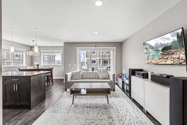Calgary 3 + Den bedrooms Townhouse for rent. Property photo: 737070-2