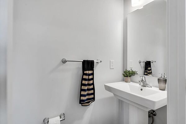 Calgary 3 bedrooms Main Floor for rent. Property photo: 737116-3