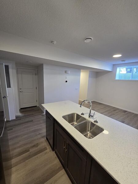 Calgary 5 bedrooms House for rent. Property photo: 737289-2
