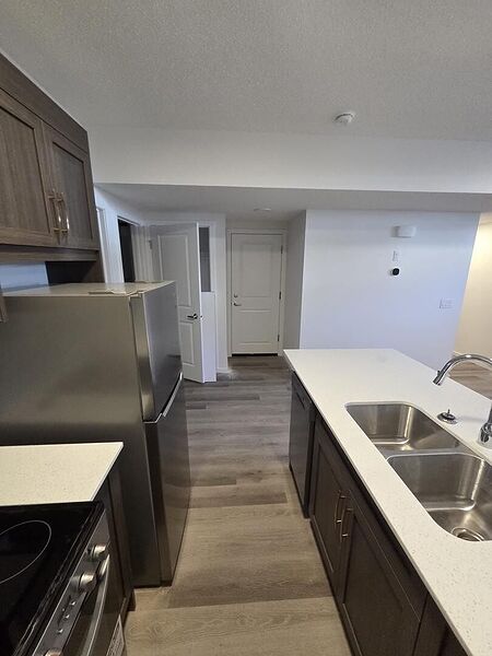 Calgary 5 bedrooms House for rent. Property photo: 737289-3