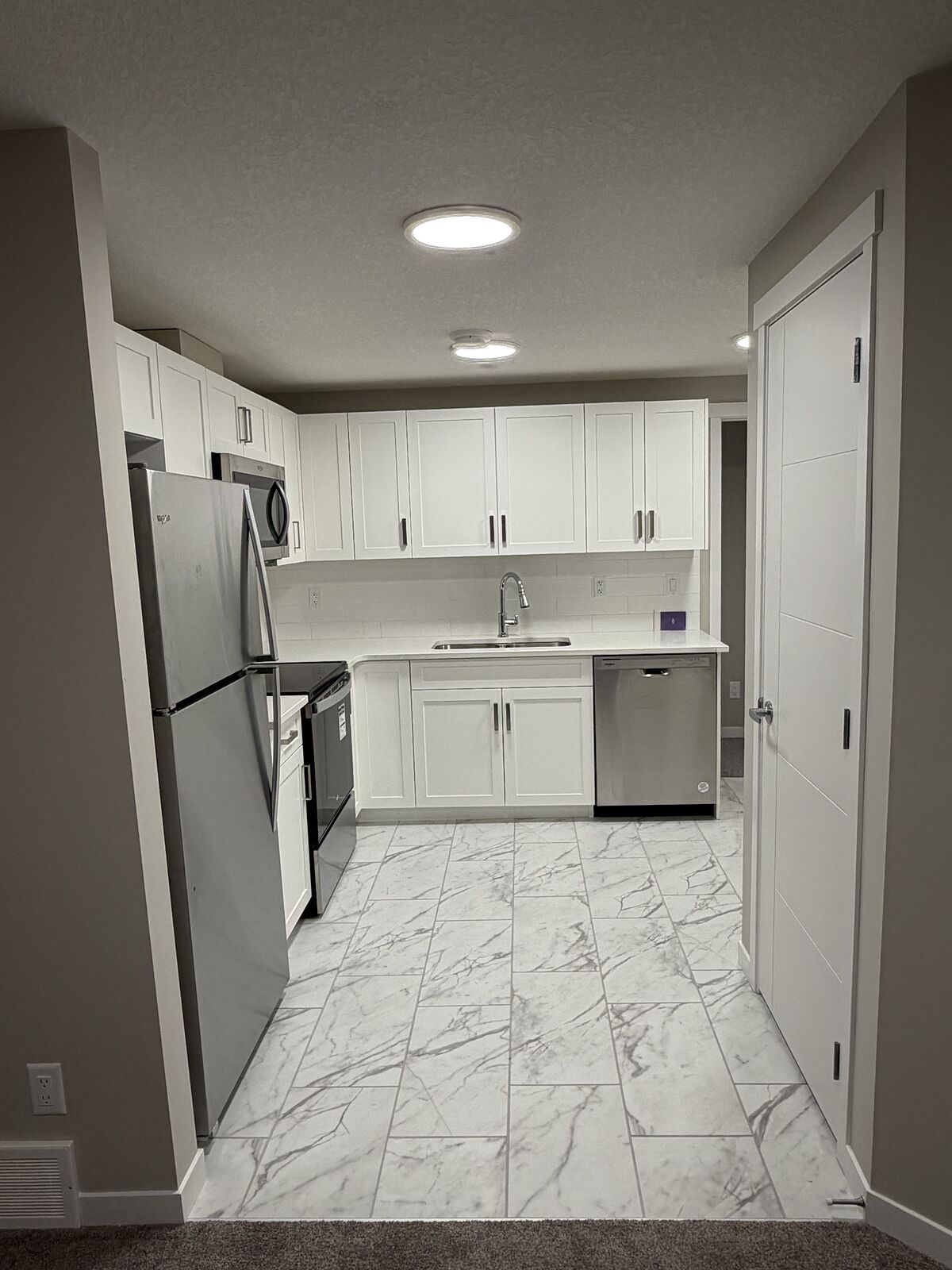 Calgary 2 bedrooms Basement for rent. Property photo: 737341-1