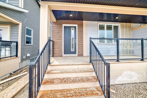 Calgary 3 + Den bedrooms Main Floor for rent. Property photo: 737391-3
