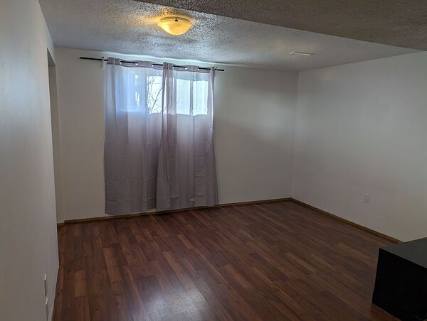 Calgary studio Duplex for rent. Property photo: 737410-3