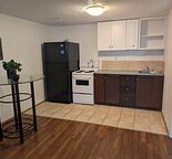 5 min walking distance to Marlborough mall and ctrain station s