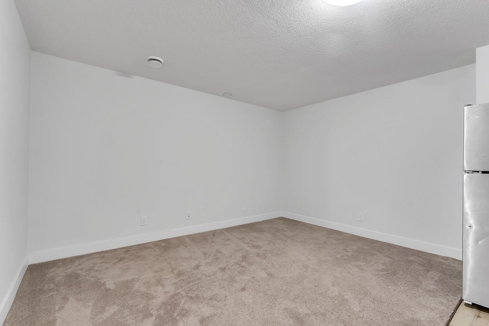 Calgary 1 bedroom Basement for rent. Property photo: 737430-1