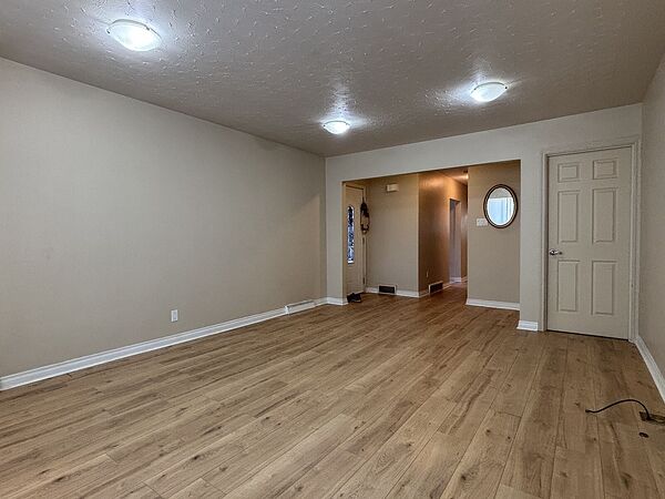 Calgary 2 bedrooms Duplex for rent. Property photo: 737440-3