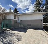 Cozy 2 Beds 1 Bath Home walking distance to Shaganappi Point LRT Station