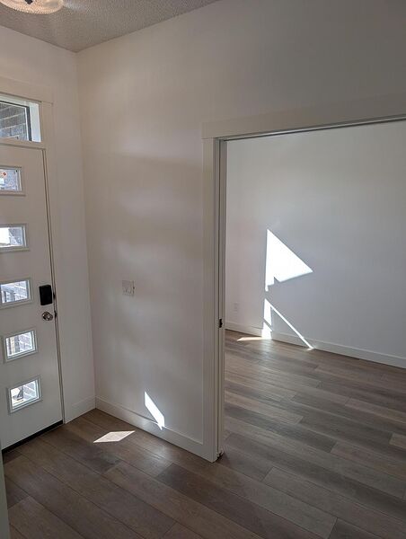Calgary 4 bedrooms House for rent. Property photo: 737492-3