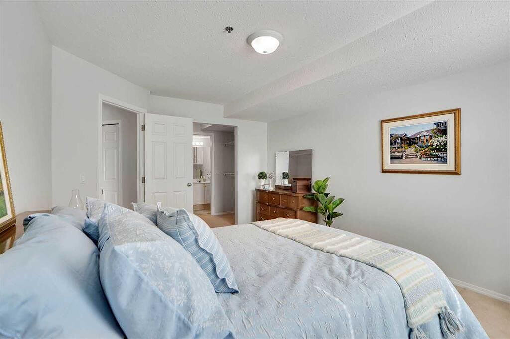 Calgary 1 bedroom Room For Rent for rent. Property photo: 737507-1