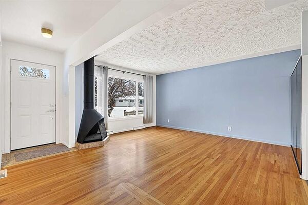 Calgary 2 + Den bedrooms Main Floor for rent. Property photo: 737687-3