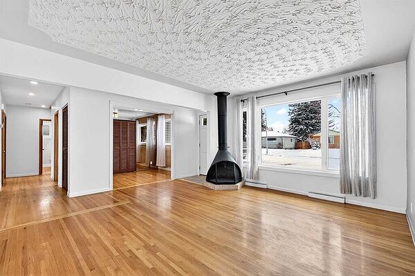 Calgary 2 + Den bedrooms Main Floor for rent. Property photo: 737687-2