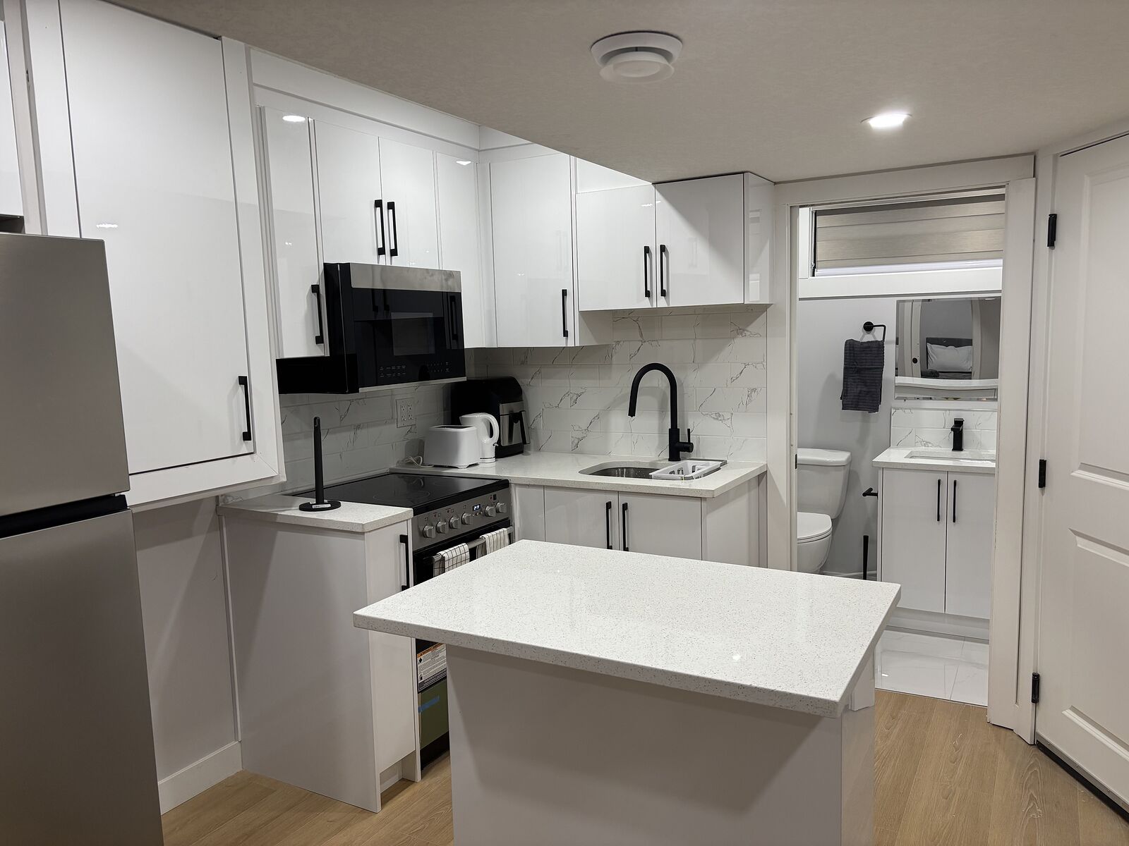 Calgary 1 bedroom Basement for rent. Property photo: 737753-1