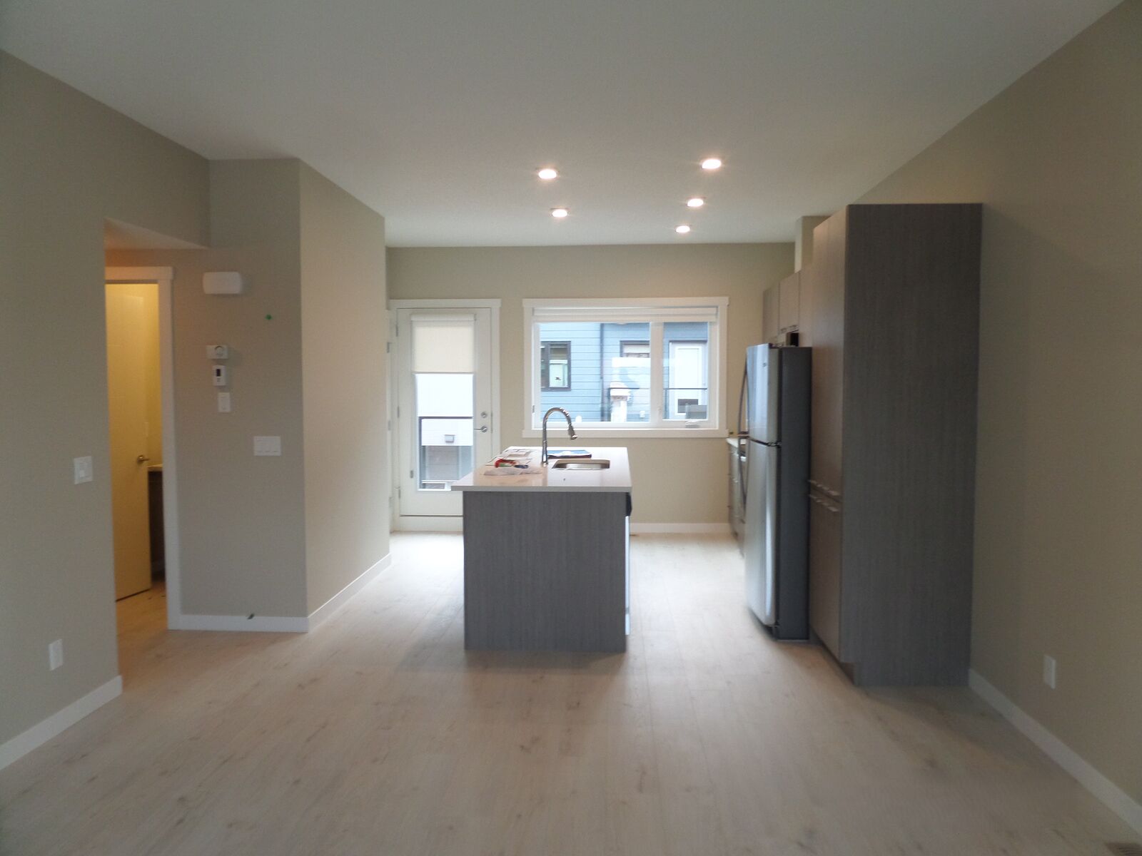 Calgary 3 + Den bedrooms Townhouse for rent. Property photo: 737821-1