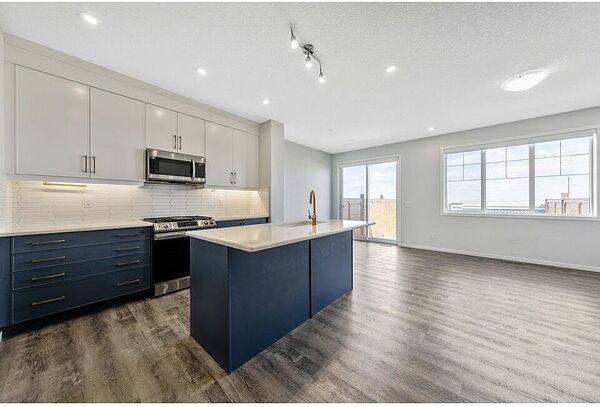Calgary 3 bedrooms Townhouse for rent. Property photo: 737840-2