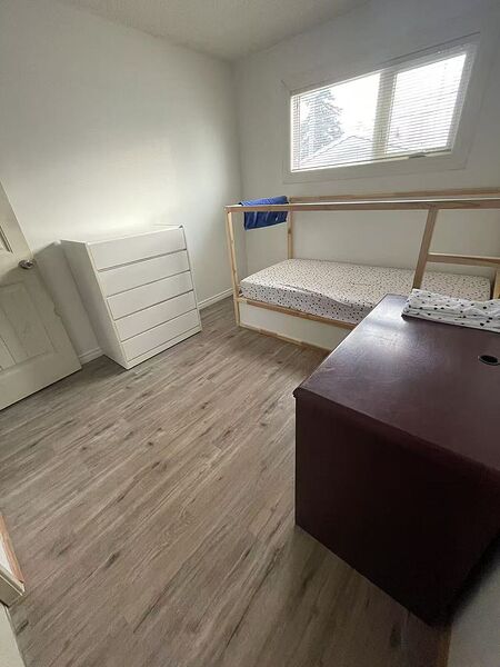 Calgary 2 bedrooms Room For Rent for rent. Property photo: 737859-2