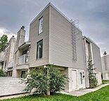 2-Bedroom Townhouse Near University of Calgary – Maclaurin Village