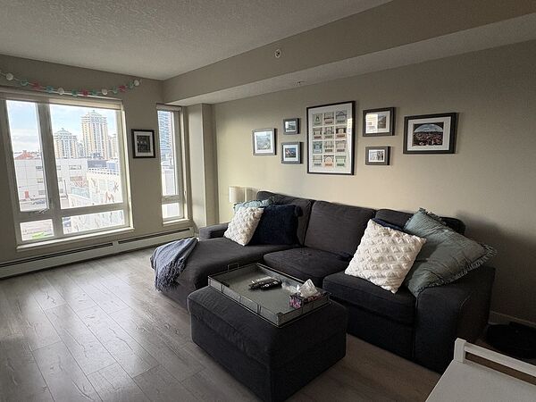 Calgary 1 bedroom Condo Unit for rent. Property photo: 738119-2