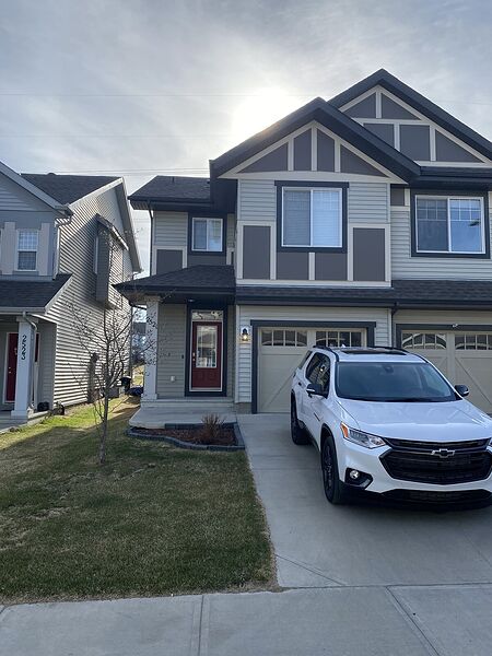3-Bed Duplex with A/C, Backing on Greenspace – Chappelle Gardens