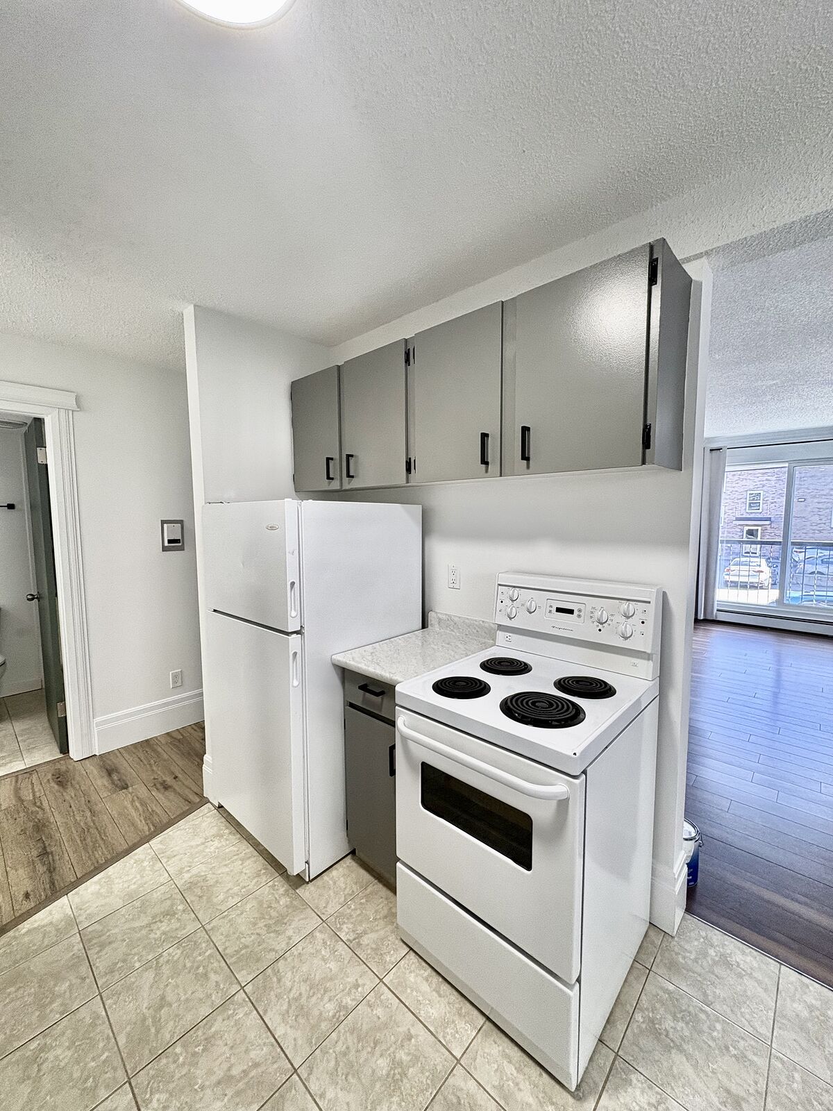 Calgary 1 bedroom Condo Unit for rent. Property photo: 738177-1