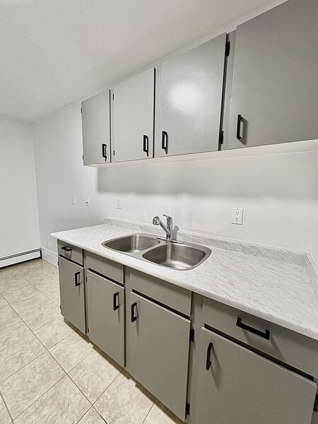 Calgary 1 bedroom Condo Unit for rent. Property photo: 738177-3