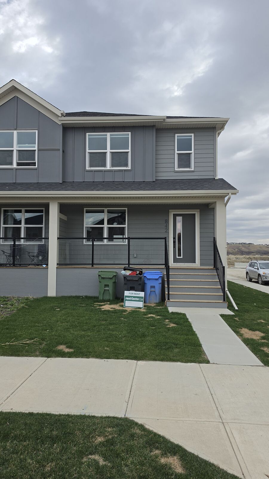 Calgary 3 bedrooms Duplex for rent. Property photo: 738229-1