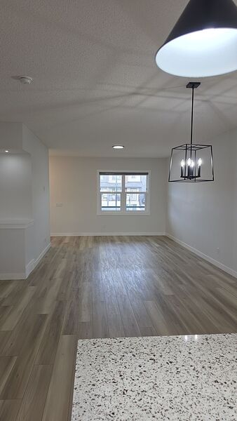 Calgary 3 bedrooms Duplex for rent. Property photo: 738229-3
