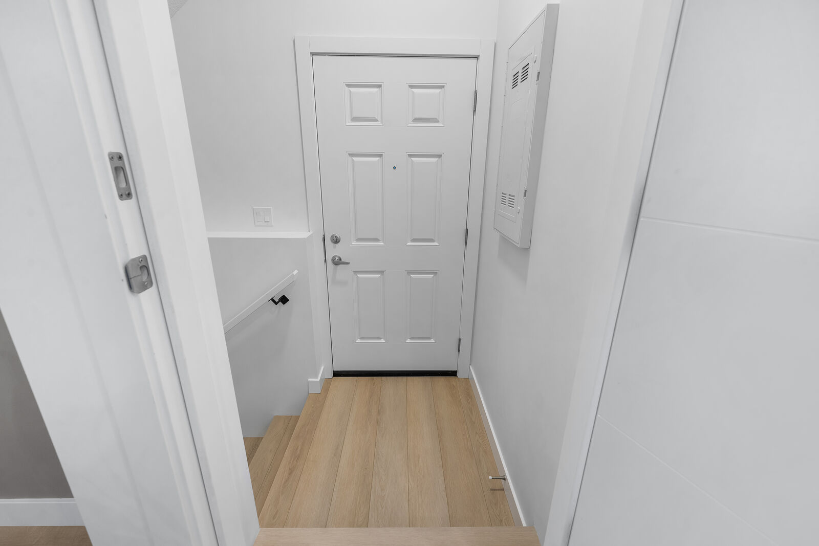 Calgary 2 bedrooms Basement for rent. Property photo: 738252-1