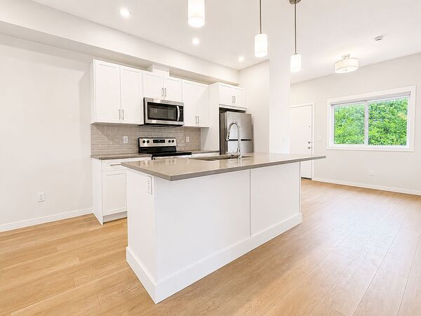 Calgary 3 bedrooms Townhouse for rent. Property photo: 738281-2