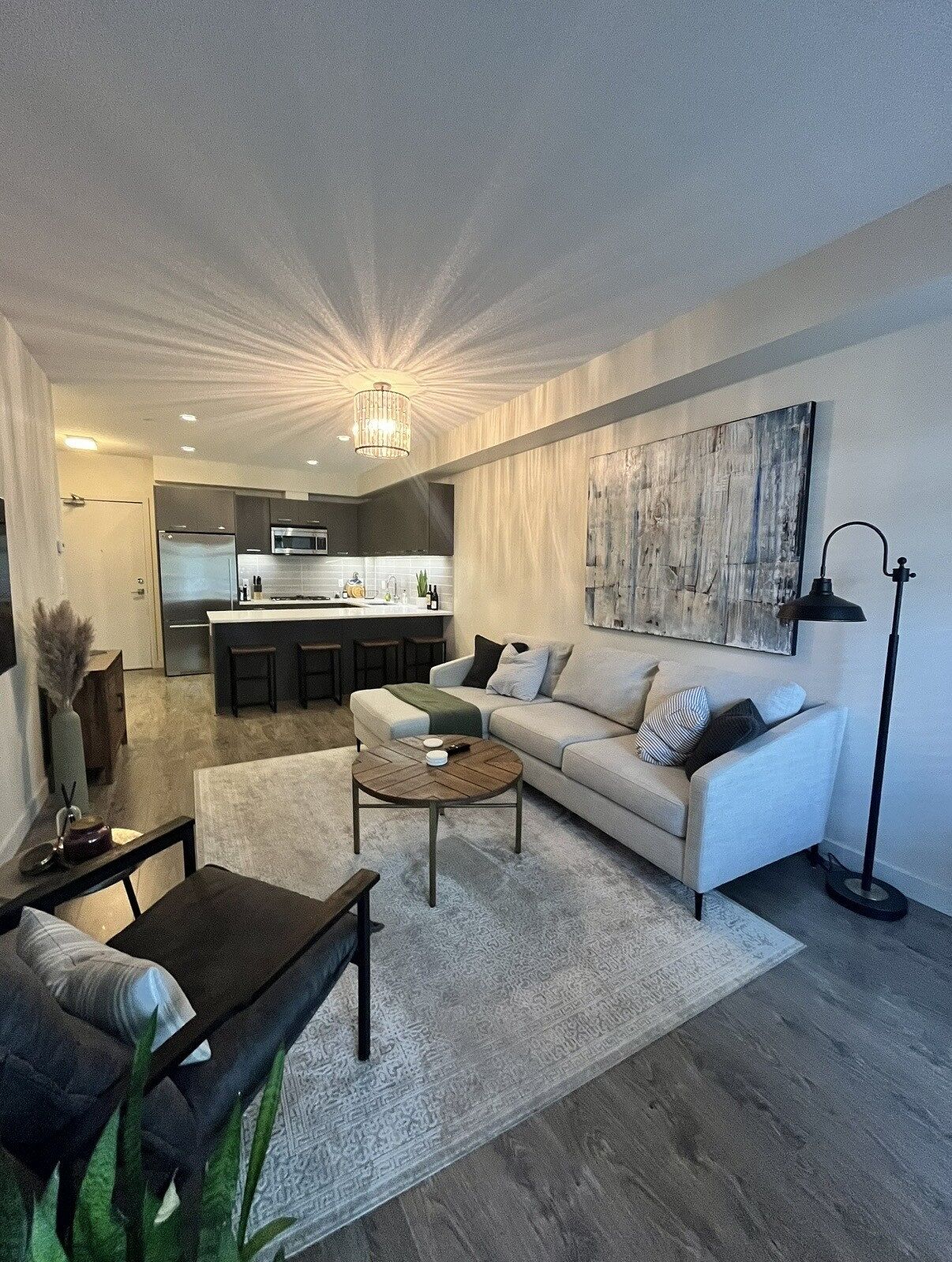 Calgary 1 bedroom Condo Unit for rent. Property photo: 738302-1