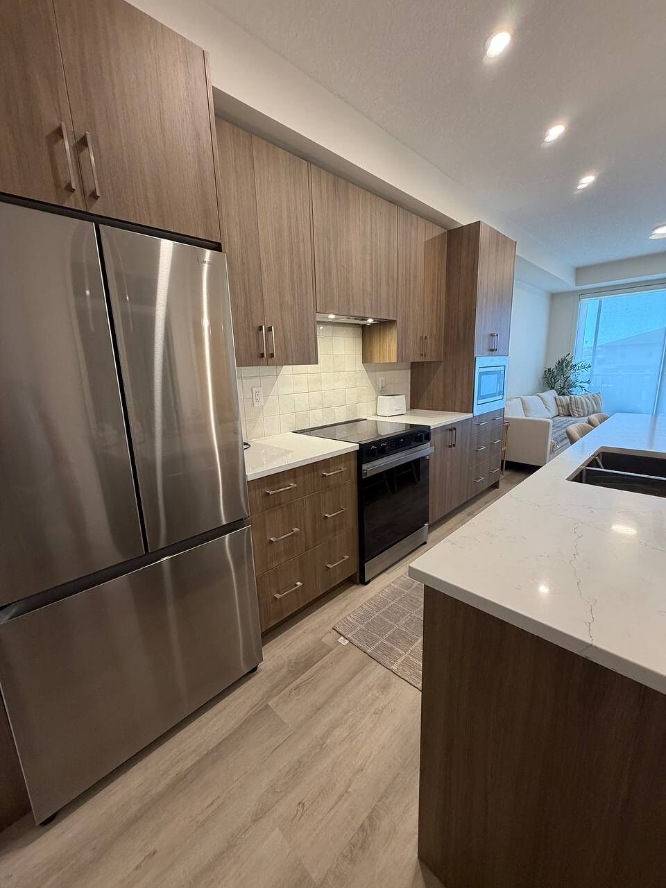 Calgary 2 bedrooms Condo Unit for rent. Property photo: 738372-1