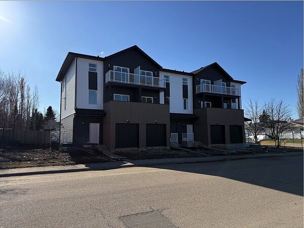 Edmonton 2 bedrooms Townhouse for rent. Property photo: 738681-2
