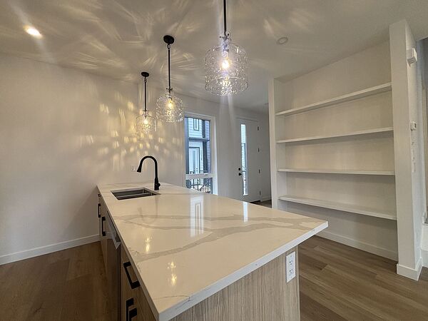 Calgary 3 bedrooms Townhouse for rent. Property photo: 738704-3