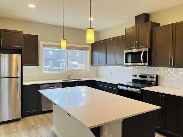 Calgary 3 bedrooms House for rent. Property photo: 738790-3