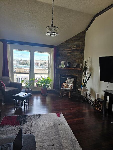 Calgary 2 bedrooms Room For Rent for rent. Property photo: 738812-2