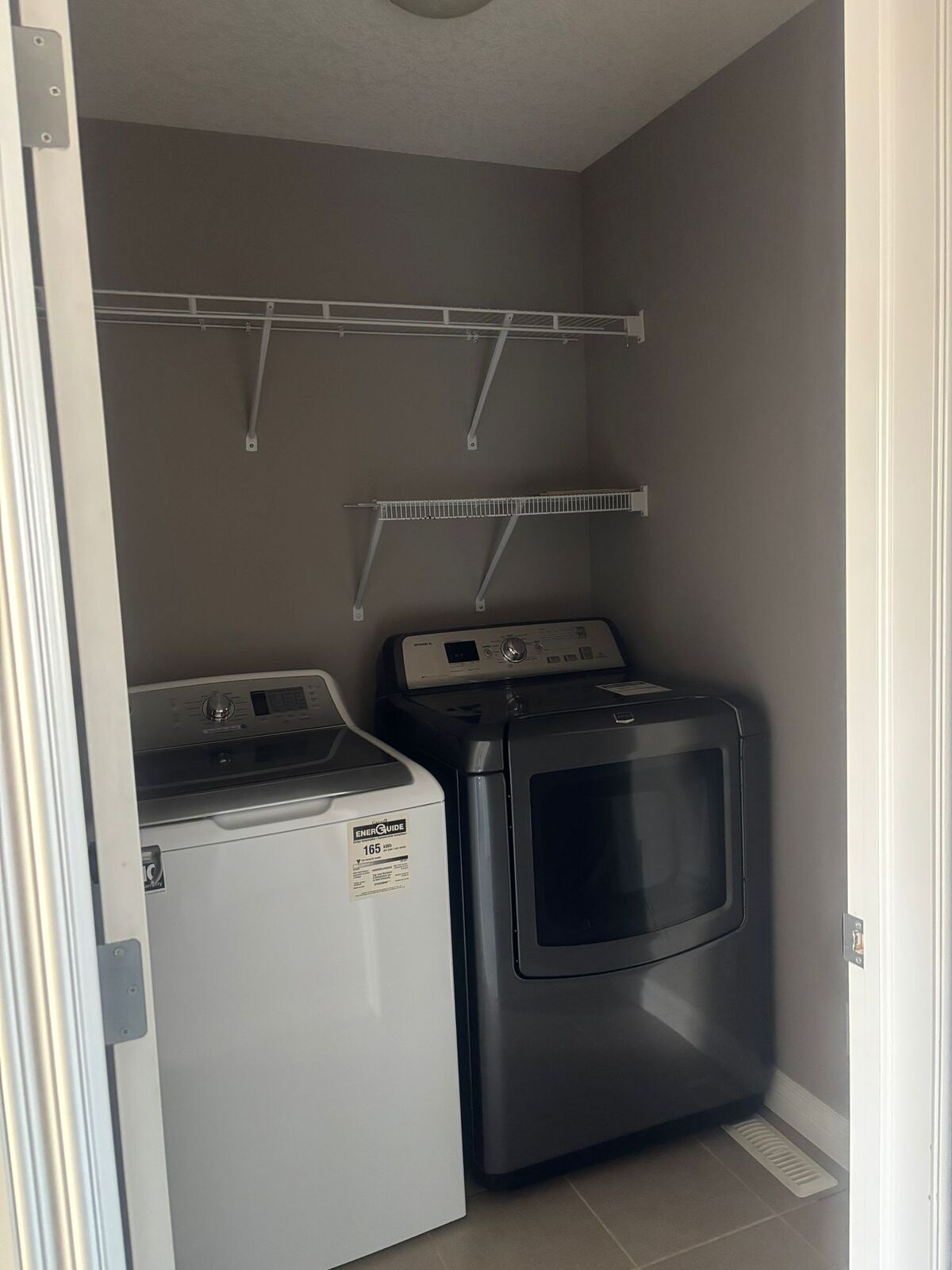 Calgary 4 bedrooms House for rent. Property photo: 738821-1
