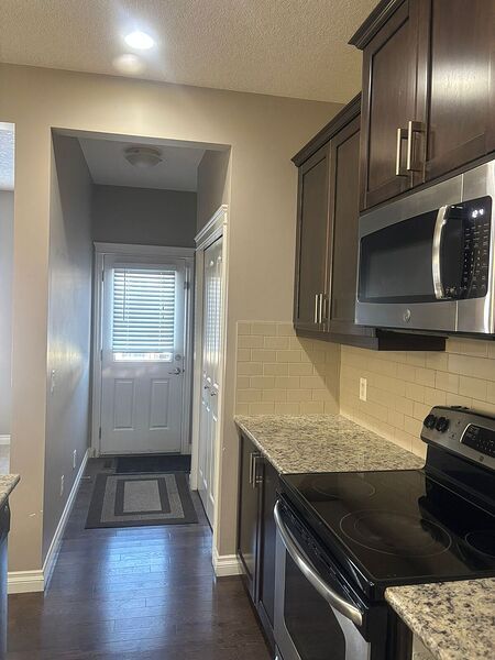 Calgary 4 bedrooms House for rent. Property photo: 738821-3