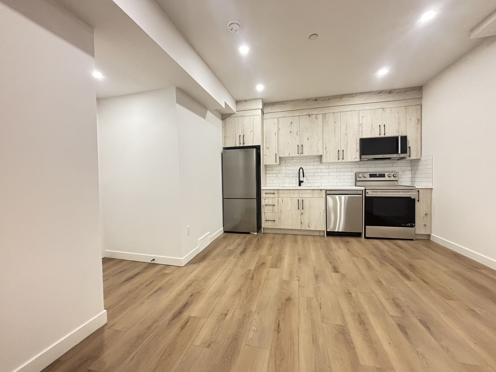 Calgary 1 bedroom Basement for rent. Property photo: 738857-1