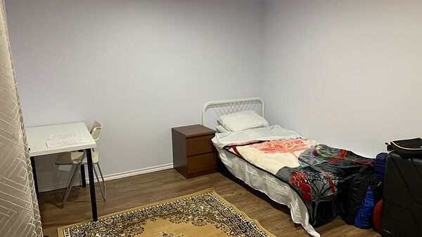 Room near Brentwood LRT