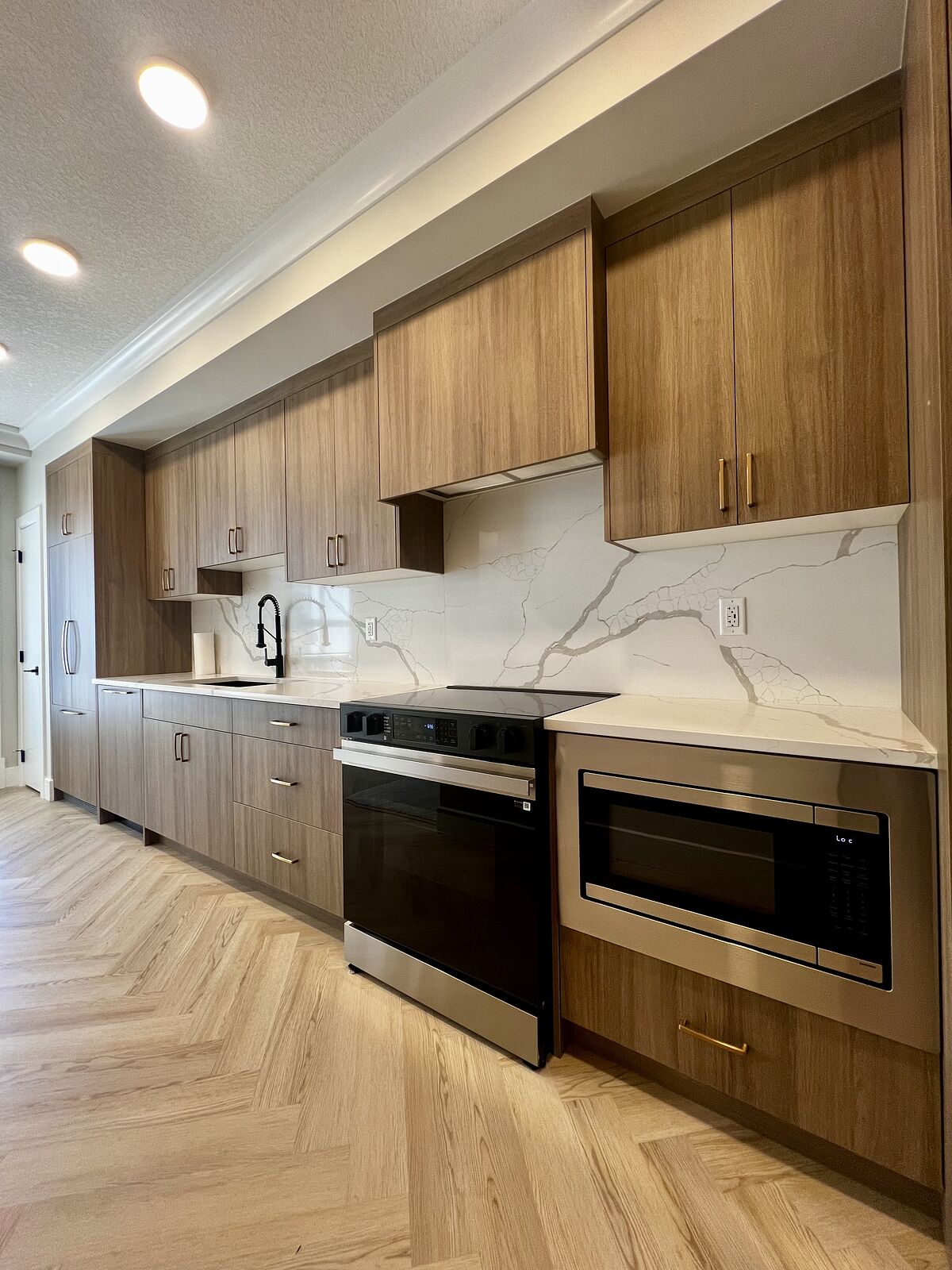 Calgary 1 bedroom Condo Unit for rent. Property photo: 738963-1