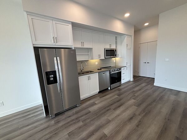 Calgary 2 bedrooms Condo Unit for rent. Property photo: 739060-3