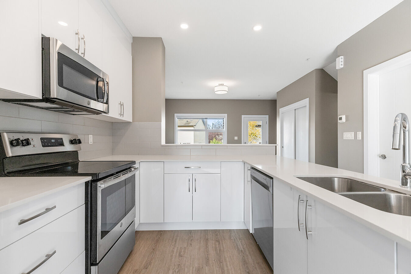 Edmonton 3 bedrooms Townhouse for rent. Property photo: 739096-1