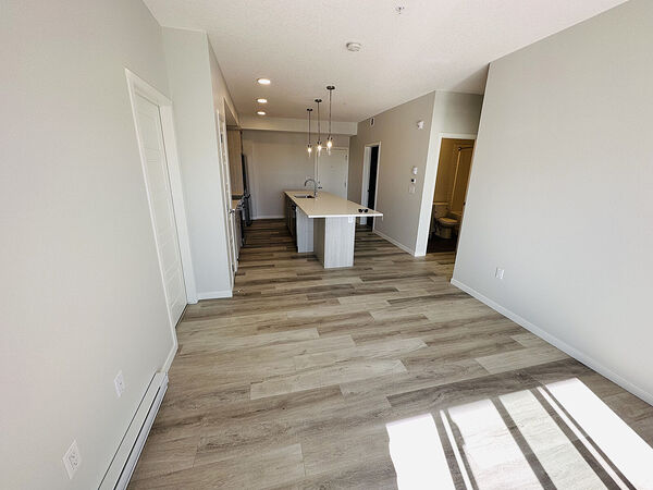 Calgary 2 bedrooms Condo Unit for rent. Property photo: 739183-3