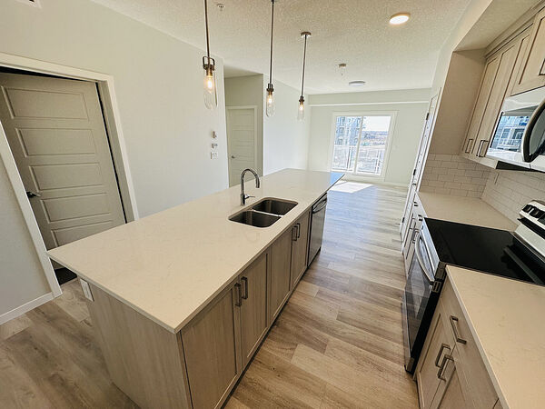 Calgary 2 bedrooms Condo Unit for rent. Property photo: 739183-2