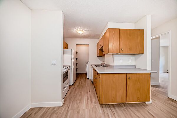 Calgary 1 bedroom Condo Unit for rent. Property photo: 739204-2