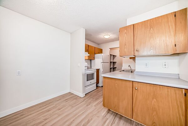 Calgary 1 bedroom Condo Unit for rent. Property photo: 739204-3