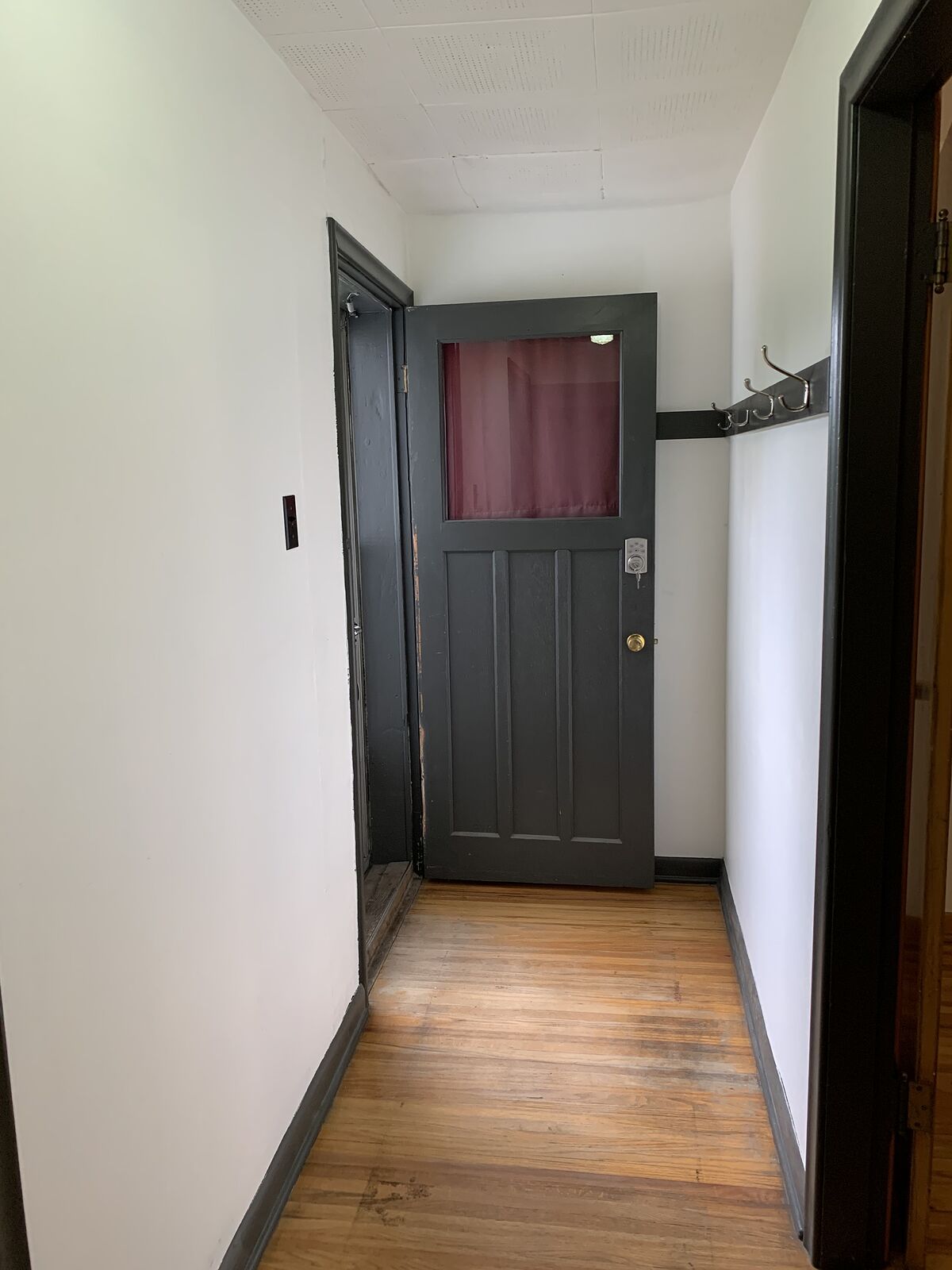 Calgary 2 bedrooms House for rent. Property photo: 739248-1