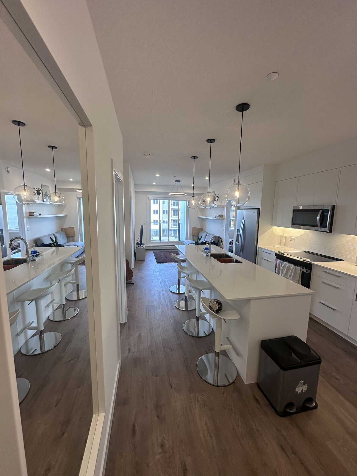 Calgary 3 bedrooms Condo Unit for rent. Property photo: 739311-1