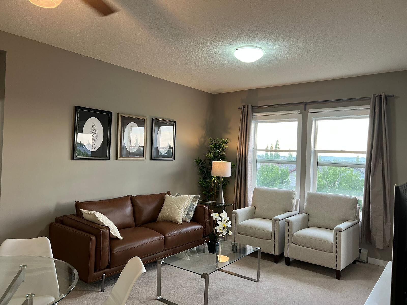 Calgary 2 bedrooms Condo Unit for rent. Property photo: 739340-1
