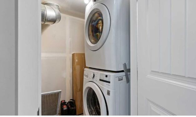 Calgary 2 bedrooms Room For Rent for rent. Property photo: 739366-1